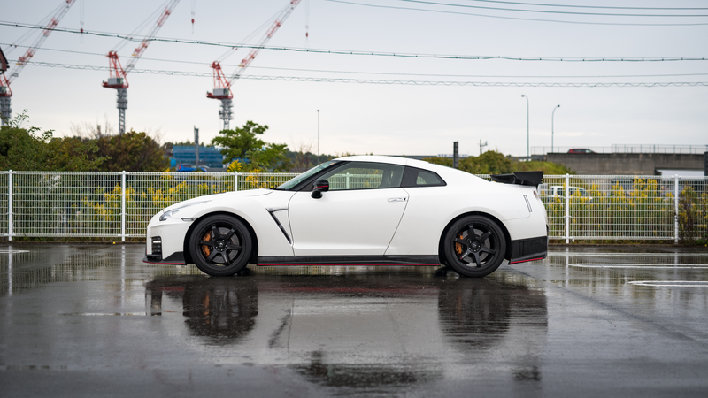 Illustration for article titled Here's What It's Like To Chase Ferraris In A Nissan GT-R Nismo